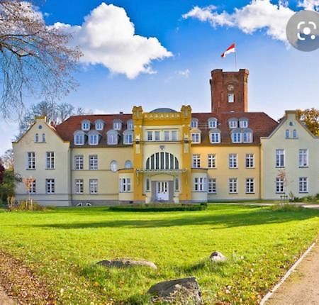 Schloss Lelkendorf Apartment Ulrichshusen Maisonette Fewo Mecklenburger Seenplatte Mit Dachterrasse Naehe Ostsee Екстер'єр фото